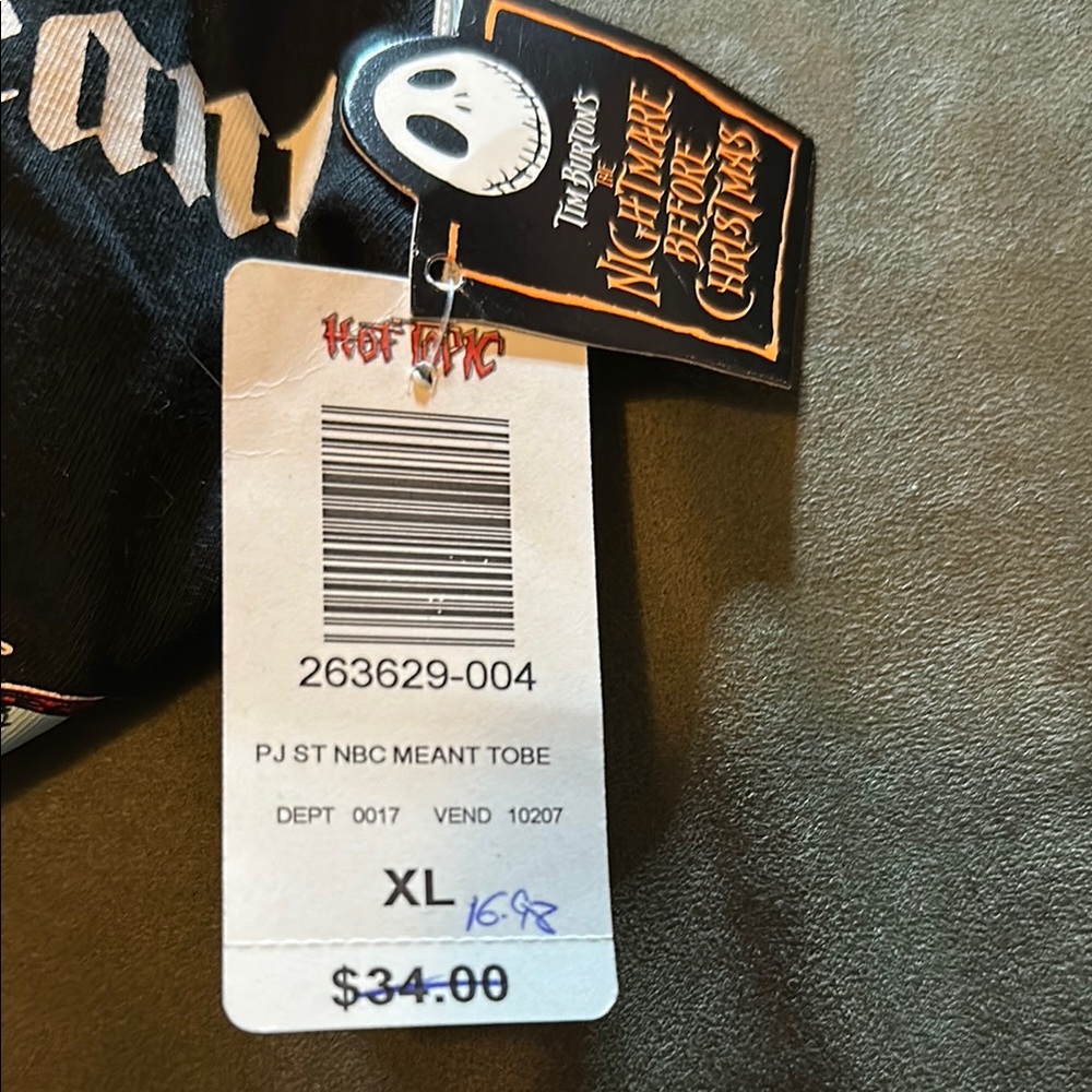 NWT Nightmare Before Christmas “Simply Meant to be” Graphic Women's tank top - Picture 5 of 5